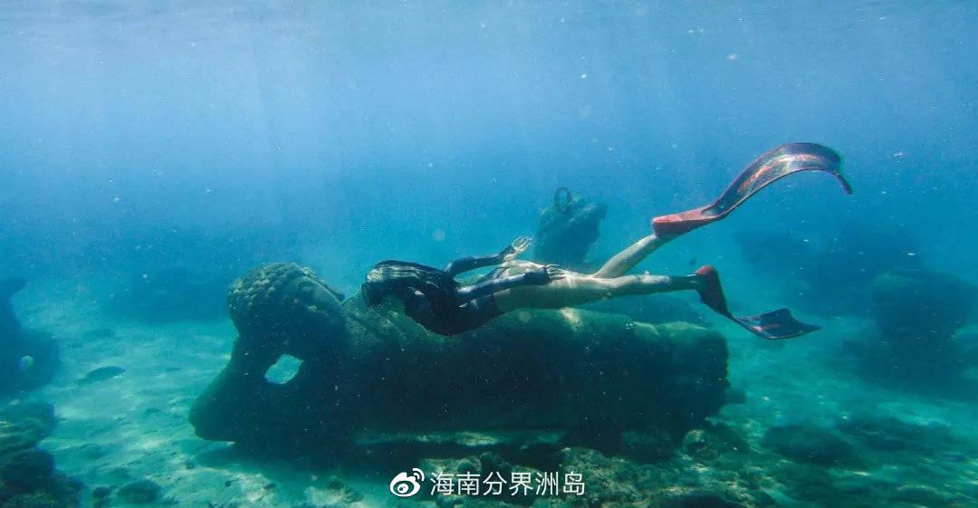 姐姐第一次把弟弟抱怀里,弟弟眼神哀怨下一秒扭头嫌弃,姐姐爆笑